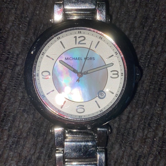 Michael Kors stainless steel watch with opal center - Picture 3 of 7